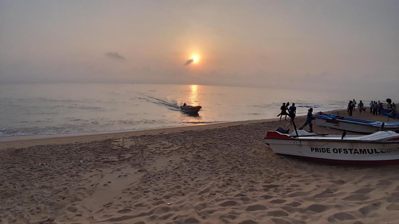 Kunam Beach Rest Inn Batticaloa Extérieur photo