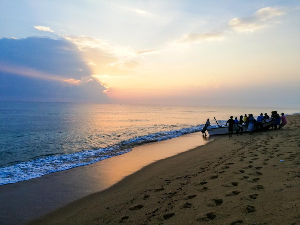 Kunam Beach Rest Inn Batticaloa Extérieur photo